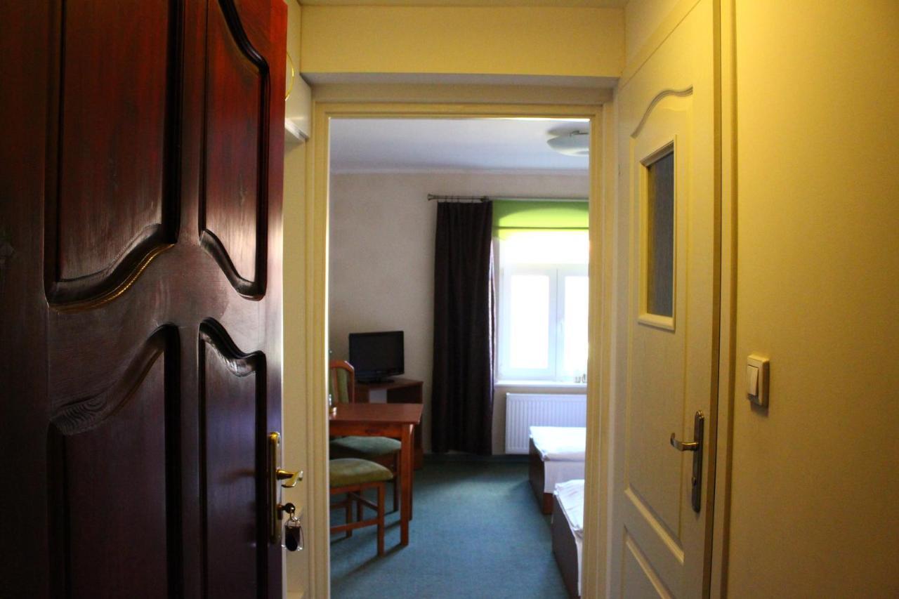 Karczma Rycerska Lebork Apartamento Exterior foto